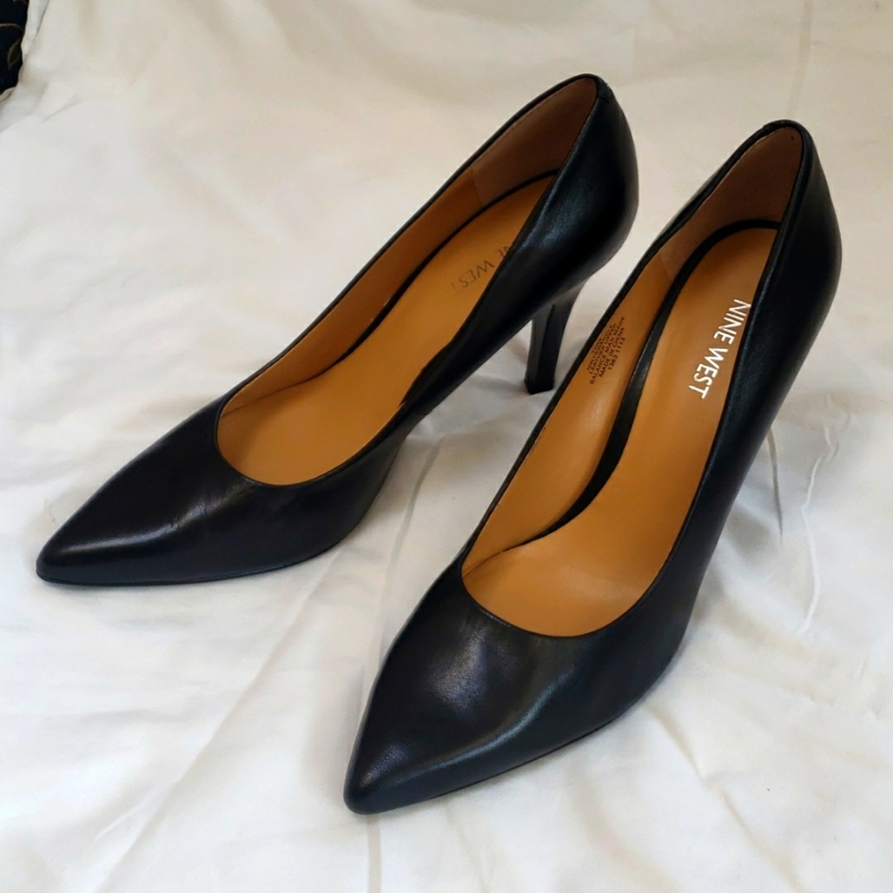 Nine West sz 10 black leather pumps w 4 inch heels